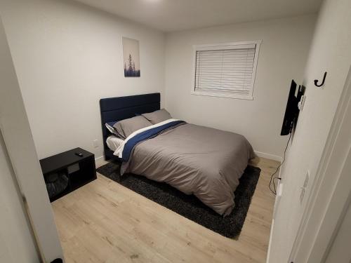 Postel nebo postele na pokoji v ubytování The NW Olympic Retreat