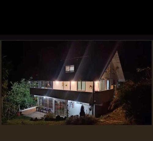 a house at night with the lights on at MIRADOR DE LA ARCADIA in Cajamarca