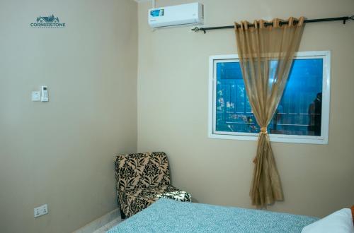 Postel nebo postele na pokoji v ubytování CORNERSTONE APARTMENTS