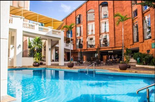 a large swimming pool in front of a building at Apartamento Giardino 212 sem parques in Rio Quente