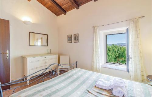Orciano di PesaroにあるAuroraのベッドルーム(ベッド1台、窓付)