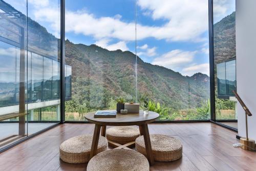 Vue générale sur la montagne ou vue sur la montagne depuis le séjour chez l'habitant