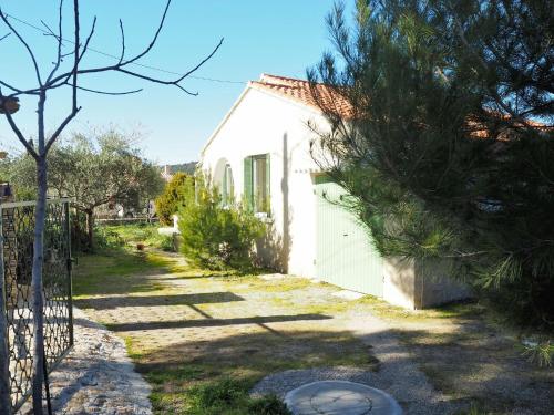 Holiday home with private garden, Villes-sur-Auzon