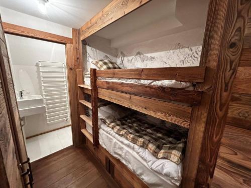 Fotografia z galérie ubytovania Duplex rénové au cœur de Megève, 3 chambres, cheminée, terrasse, équipements modernes. - FR-1-569-72 v destinácii Megève