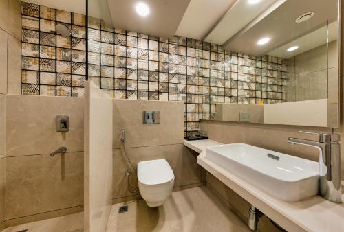 Bilik mandi di Hotel Landmark By Pai