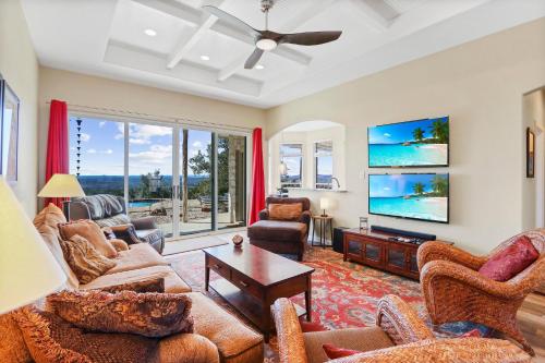 a living room filled with furniture and a flat screen tv at Tranquil Vista in Payton