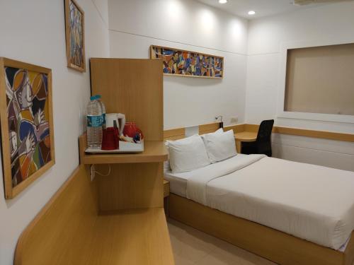 Mango Grove Hotelにあるベッド