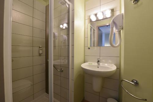 Salle de bains dans l'établissement Accostage Hôtel Plage de la Concurrence