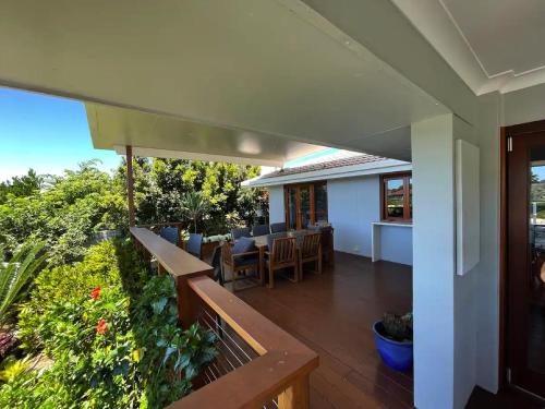 Μπαλκόνι ή βεράντα στο Broadbeach Bungalow - Heated Pool - Sleeps 7