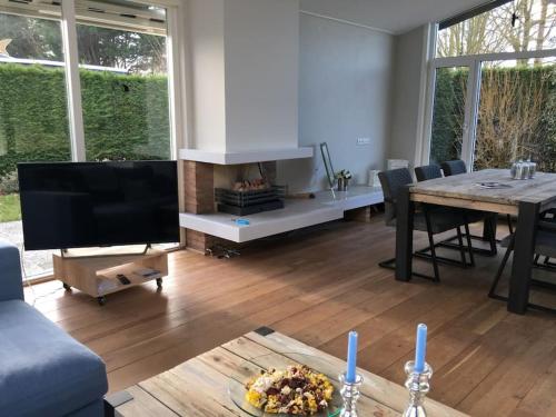 Fotografie z fotogalerie ubytování Grevelingenlaan 30,Modern ingerichte Bungalow aan de Grevelingen, v destinaci Scharendijke