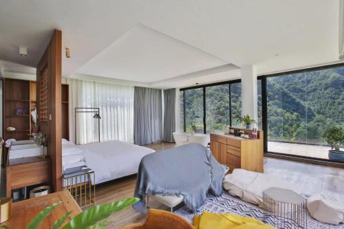 Vue générale sur la montagne ou vue sur la montagne depuis le séjour chez l'habitant