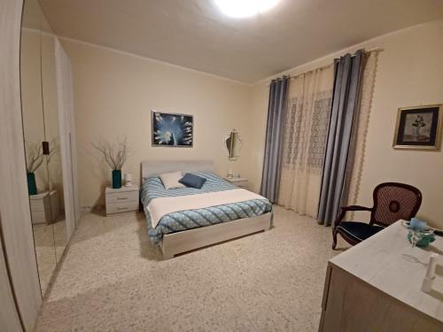 a bedroom with a bed and a desk and a chair at Boville Family House in Boville Ernica