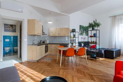 a kitchen and dining room with a table and chairs at Casa Mazzini in Verona