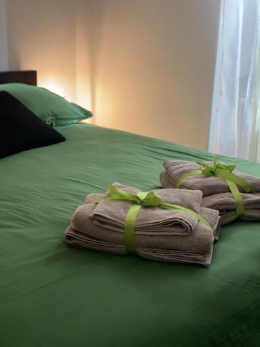a group of folded towels sitting on a bed at Casa Rosina - Una caramella, nel nucleo, ai piedi della Verzasca- in Gordola