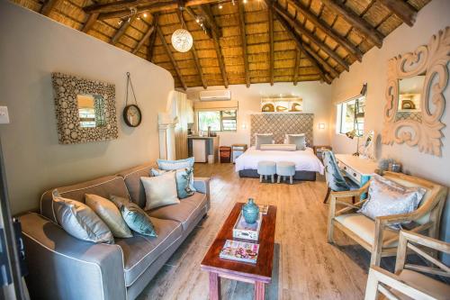 Ruang duduk di La Roca Guest House