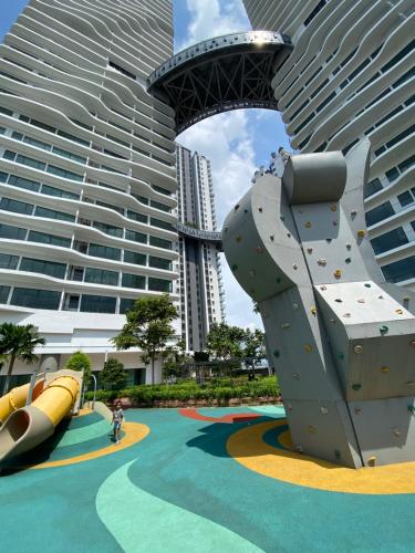 Bazén v ubytování Datum Jelatek Sky Residence KLCC SkyRing Linked to LRT and Mall nebo v jeho okolí