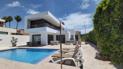 Villa La Marina, La Marina – Precios actualizados 2023