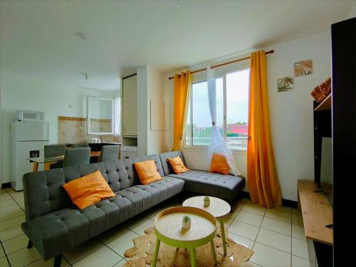 Гостиная зона в Appartement T2 - Sainte-Marie - 10 min de l'aéroport