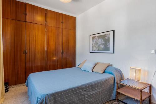 Central Apartment Steps from the Beach with Pool & Parking