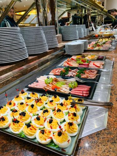 ホテルの敷地内または近くでの食事または食べ物