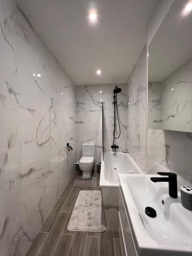 ห้องน้ำของ Star London Finchley Lane 3-Bed Retreat