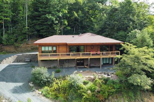 Gallery image of Architectural home with Views, Cave, Fly Fishing, Blue Ridge Parkway in Spruce Pine