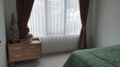 Postel nebo postele na pokoji v ubytování Adinda Syariah C-10 Bukit Gardenia Resort