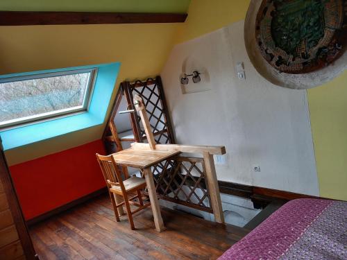 a room with a wooden chair and a window at maison d'artiste accès jardin in Maubeuge