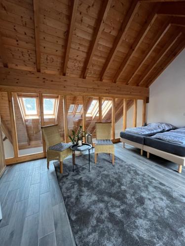 a bedroom with a bed and a table and chairs at Ferienwohnung am Wald-und Wiesenkorb in Kell