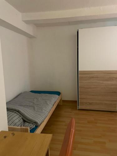 a bedroom with a bed and a table and a mirror at Unterkunft in Springe Zentrum in Springe