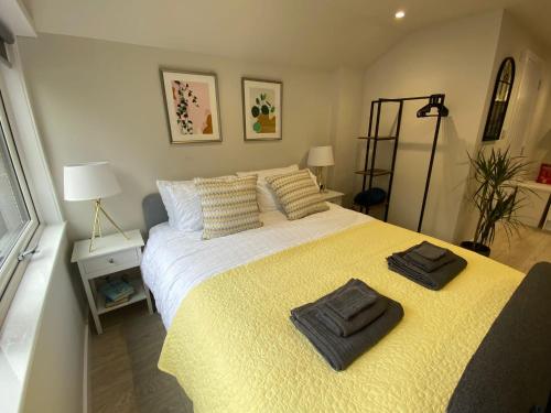 a bedroom with a large bed with two towels on it at Little Rosslyn in Perth