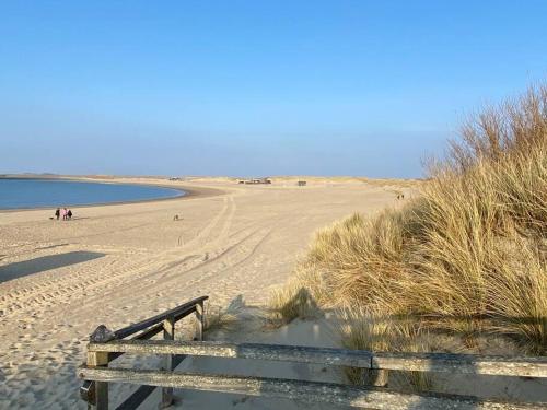 Fotografie z fotogalerie ubytování Achthoek 67, quiet location minutes from the beach v destinaci Scharendijke