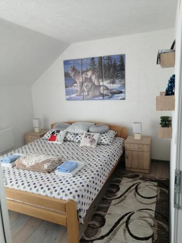 a bedroom with a bed and a painting of a wolf at Apartmani NECA Zlatar in Nova Varoš