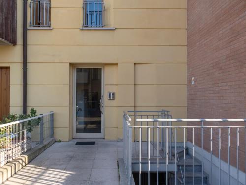 a entrance to a building with a door at Appartamento ISOTTA in Lugo