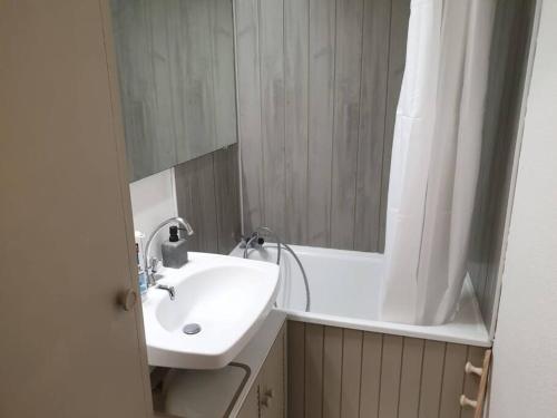 Ванна кімната в Appartement Les angles