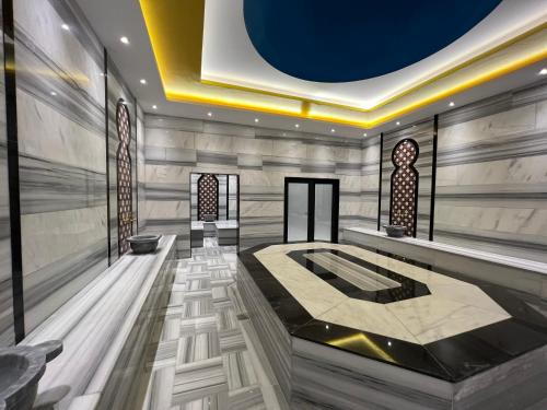 a lobby with a tub in the middle of a room at Vesta Star in Alanya