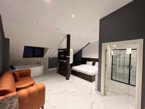 TV a/nebo společenská místnost v ubytování BALA HOTEL