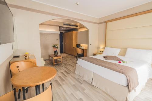 Cama o camas de una habitación en Park Hotel Ai Pini & Restaurant Ai Pini
