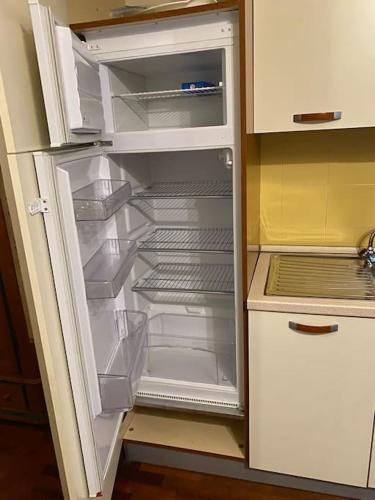 Dapur atau dapur kecil di la casetta sulla neve