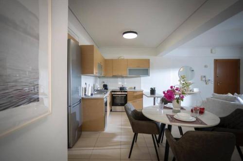 Pame Rentals - Cozy Glyfada Stay with Free Parking