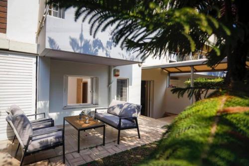 Pame Rentals - Cozy Glyfada Stay with Free Parking