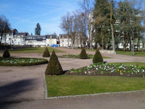 Taman di luar Hôtel Beauséjour