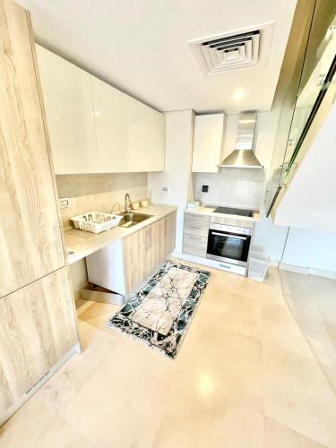 Mangroovy Apartment with An Amazing Terrace Pool View