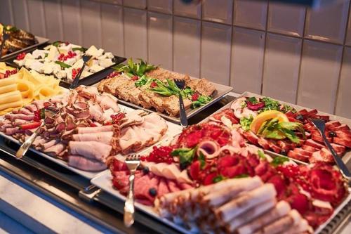 Mad på lejlighedshotellet eller i nærheden