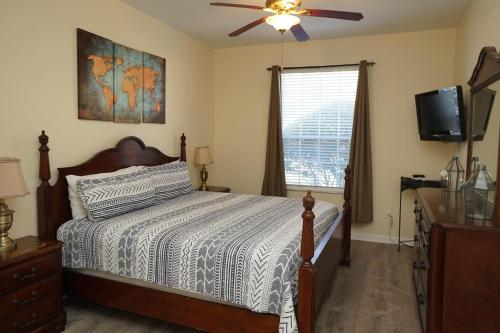 a bedroom with a bed and a ceiling fan at Windsor Hills Resort- 101A in Orlando
