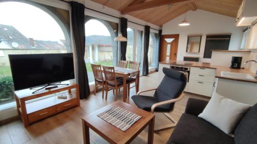 Nhà bếp/bếp nhỏ tại Haus Toskana, Kleines Ferienhaus im Toskanagarten