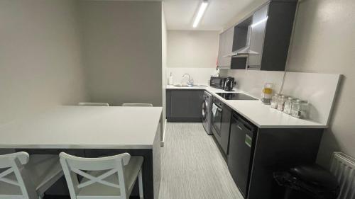 a small kitchen with a white counter and a counter top at Hosted By Ryan - 1 Bedroom Apartment in Liverpool