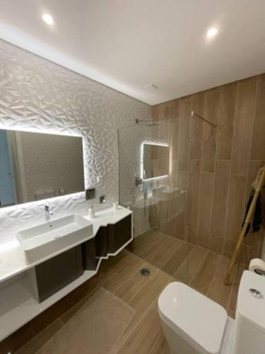 a bathroom with a sink and a toilet and a mirror at Villa avec piscine dans la région du Douro in Loureiro