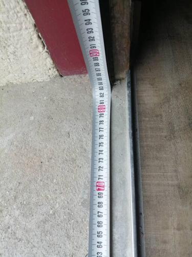 a ruler sitting on the floor next to a wall at La framboisette in Le Vaudreuil