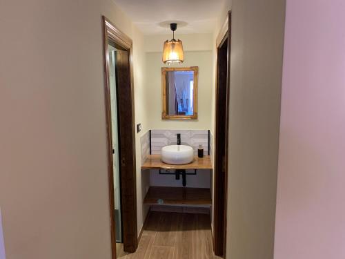 A bathroom at "CHALET A ESTRENAR" MIRADOR DE LA VENTOSA-Potes
